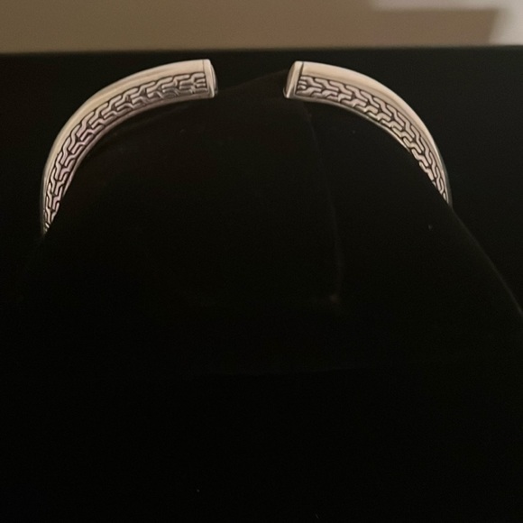 Luxury Artisan of Bali Oval Cuff. Artisan-crafted of solid sterling silver. - Picture 3 of 10